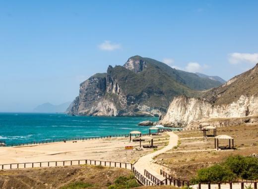 Exploring the Natural Wonders of Al Mughsail Beach and Marneef Cave